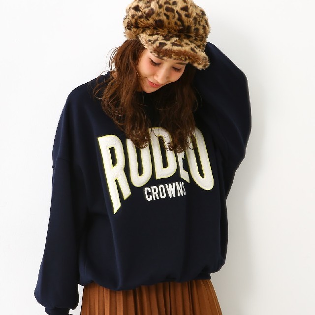 RODEO CROWNS WIDE BOWL(ロデオクラウンズワイドボウル)の今期新作✩RODEO CROWNS✩RCWB✩ボアアップリケスウェット レディースのトップス(トレーナー/スウェット)の商品写真