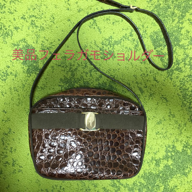 Salvatore Ferragamo(サルヴァトーレフェラガモ)のことり様専用出品★美品フェラガモショルダー型押し レディースのバッグ(ショルダーバッグ)の商品写真