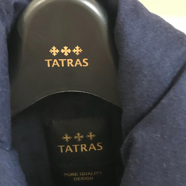 TATRAS(タトラス)のタトラス ダウンコート 紺 サイズ3 レディースのジャケット/アウター(ダウンコート)の商品写真