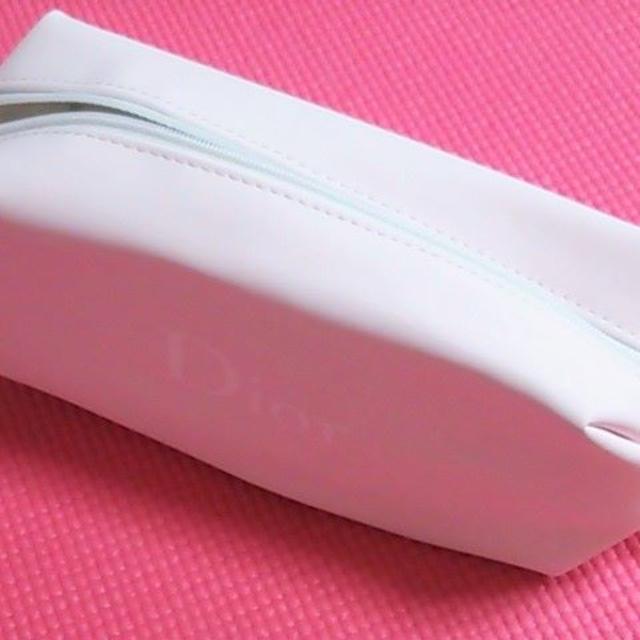Dior(ディオール)のDior コスメ ポーチ ピンク 長方形 ロゴ ホワイト コスメ/美容のコスメ/美容 その他(その他)の商品写真