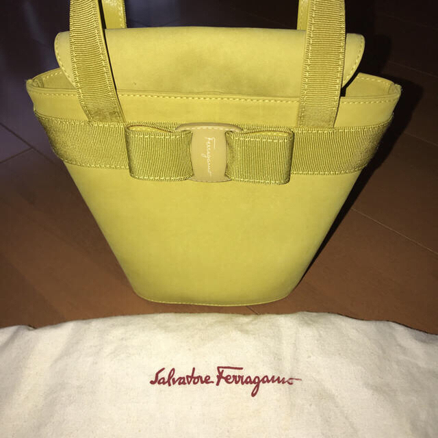2022年レディースファッション福袋 Salvatore Ferragamo バケツ型黄色バッグ  【チーズ様専用】フェラガモ - ハンドバッグ