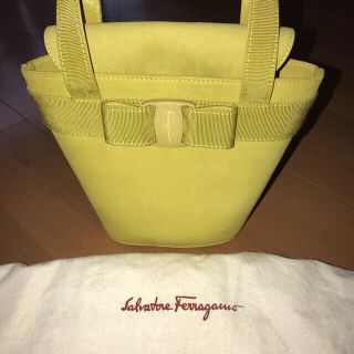 サルヴァトーレフェラガモ(Salvatore Ferragamo)の【チーズ様専用】フェラガモ  バケツ型黄色バッグ (ハンドバッグ)