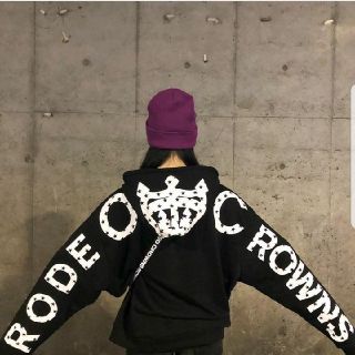 ロデオクラウンズワイドボウル(RODEO CROWNS WIDE BOWL)の今期完売✩RODEO CROWNS✩RCWB✩バックビックロゴパーカー(パーカー)