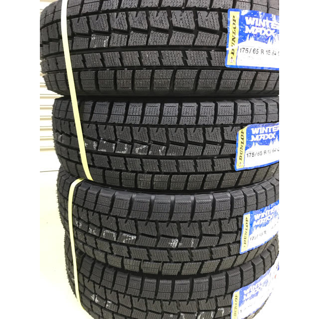 DUNLOP(ダンロップ)の175/65R15 ダンロップ スタットレスタイヤ 4本 新品 自動車/バイクの自動車(タイヤ)の商品写真