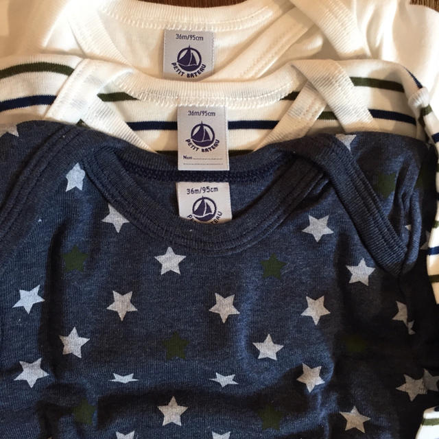 PETIT BATEAU(プチバトー)の新品未使用 プチバトー 長袖ボディ３枚組 36m キッズ/ベビー/マタニティのベビー服(~85cm)(肌着/下着)の商品写真