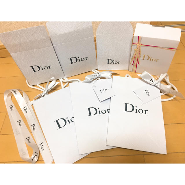 Dior(ディオール)のブランドショッピングバッグ  ギフトボックス  リボン  Dior インテリア/住まい/日用品のオフィス用品(ラッピング/包装)の商品写真