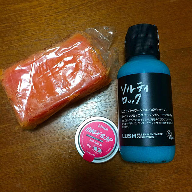 LUSH(ラッシュ)の大人気＊LUSH3点セット コスメ/美容のボディケア(その他)の商品写真