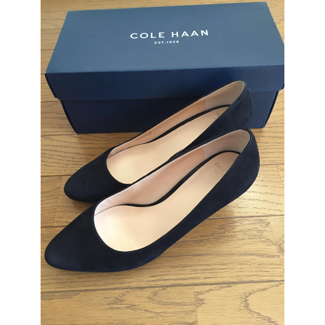 Cole Haan(コールハーン)のコールハーンのスエードブラックパンプス レディースの靴/シューズ(ハイヒール/パンプス)の商品写真