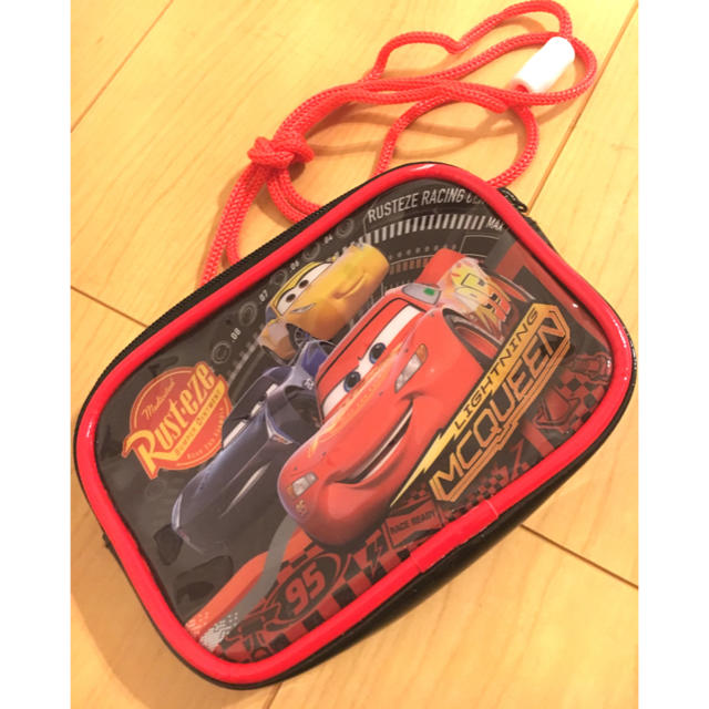 Disney(ディズニー)のカーズ お財布 エンタメ/ホビーのおもちゃ/ぬいぐるみ(キャラクターグッズ)の商品写真