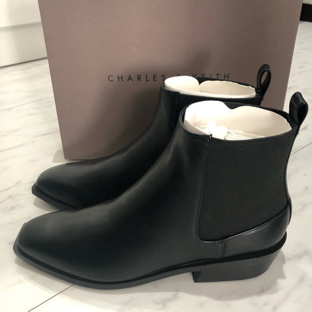 Charles and Keith(チャールズアンドキース)のチャールズアンドキース ショートブーツ レディースの靴/シューズ(ブーツ)の商品写真