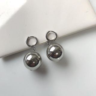 大玉シルバーボール シンプル ピアス(ピアス)