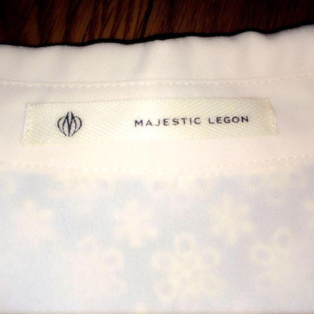 MAJESTIC LEGON(マジェスティックレゴン)のオフホワイト シャツ レディースのトップス(シャツ/ブラウス(長袖/七分))の商品写真