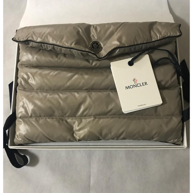 MONCLER(モンクレール)のモンクレール / クラッチバッグ (未使用) レディースのバッグ(クラッチバッグ)の商品写真