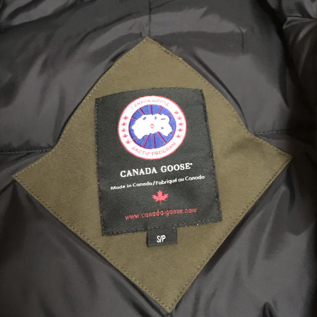 CANADA GOOSE(カナダグース)の超美品！カナダグース ブロンテ カーキ レディースのジャケット/アウター(ダウンジャケット)の商品写真