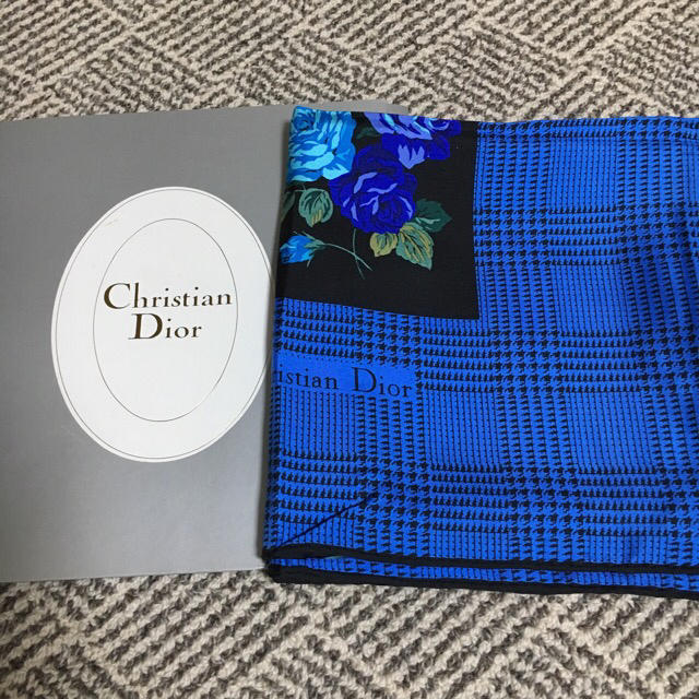 Christian Dior(クリスチャンディオール)の未使用 Christian     Dior       シルクスカーフ レディースのファッション小物(バンダナ/スカーフ)の商品写真