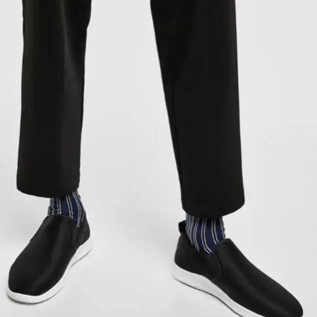 ZARA(ザラ)の新品  今期 ZARA  MAN  ザラマン スリッポン スニーカー 黒 42 メンズの靴/シューズ(スニーカー)の商品写真