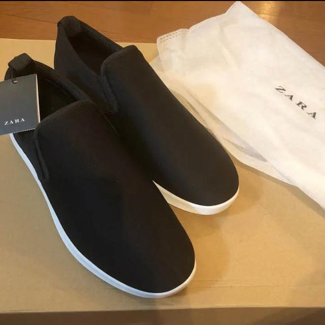 ZARA(ザラ)の新品  今期 ZARA  MAN  ザラマン スリッポン スニーカー 黒 42 メンズの靴/シューズ(スニーカー)の商品写真