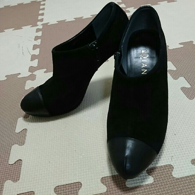 DIANA(ダイアナ)のDIANA☆スウェード×本革 黒 ブーティー 24cm レディースの靴/シューズ(ブーティ)の商品写真