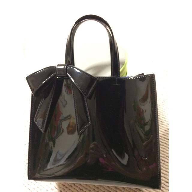 【新品未使用品】パテントレザーバッグ ショルダーバッグ＆トートバッグ 2個セット レディースのバッグ(ショルダーバッグ)の商品写真