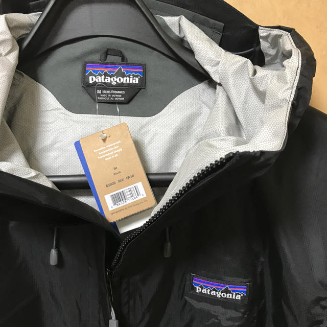 patagonia(パタゴニア)のWAVEFUL SHIN様専用！トレントシェルジャケット タグ付き、新品、未使用 メンズのジャケット/アウター(マウンテンパーカー)の商品写真