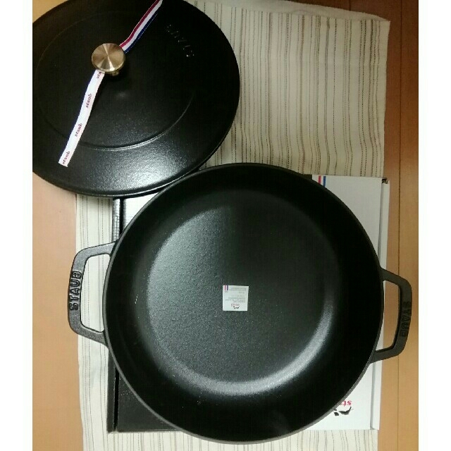 STAUB(ストウブ)のhiro様専用♪  《新品》ストウブ★ブレイザーソテーパン インテリア/住まい/日用品のキッチン/食器(鍋/フライパン)の商品写真