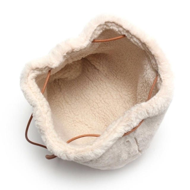 UNTITLED(アンタイトル)のエコファーリバーシブル巾着 レディースのバッグ(ハンドバッグ)の商品写真