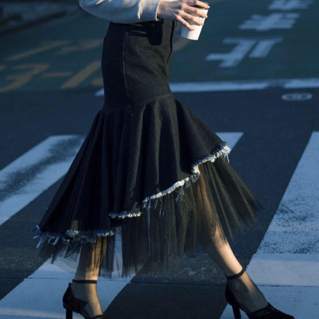 Ameri VINTAGE(アメリヴィンテージ)のamerivintage デニムチュールスカート 新品未使用 レディースのスカート(ひざ丈スカート)の商品写真