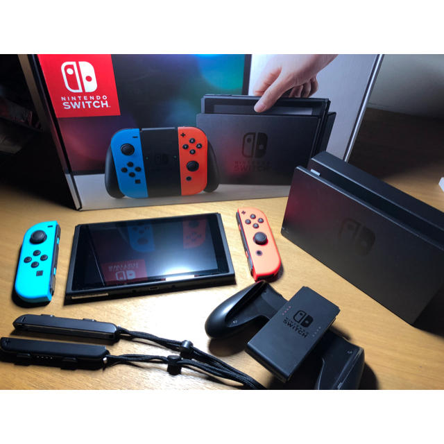 Nintendo Switch(ニンテンドースイッチ)の任天堂Switch（最終値下げ） エンタメ/ホビーのゲームソフト/ゲーム機本体(家庭用ゲーム機本体)の商品写真