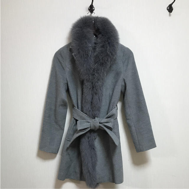 salire(サリア)のsalire  フォックスファー付きコート レディースのジャケット/アウター(毛皮/ファーコート)の商品写真