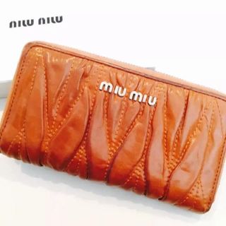 ミュウミュウ(miumiu)の【美品】ミュウミュウ ブラウン カーフレザー 長財布(長財布)