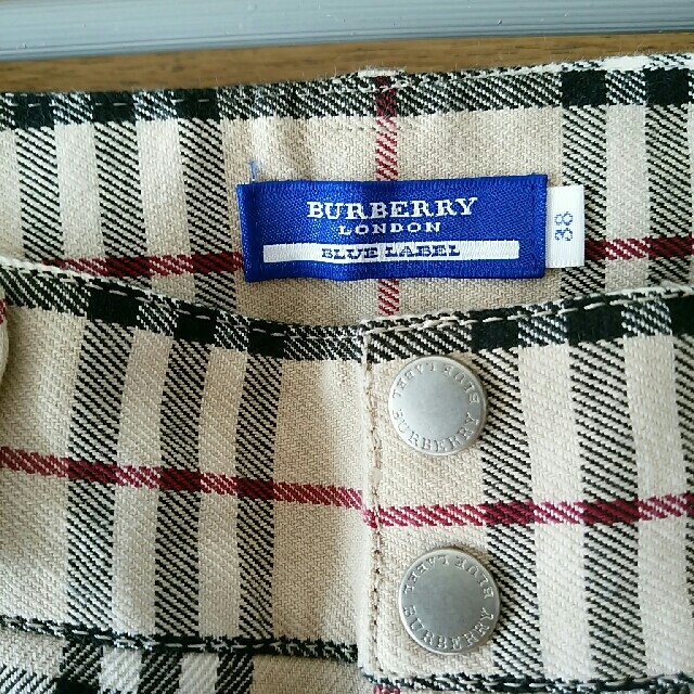 BURBERRY BLUE LABEL(バーバリーブルーレーベル)の【美品】バーバリーブルーレーベルのパンツ レディースのパンツ(クロップドパンツ)の商品写真