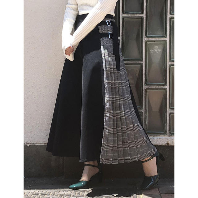 MURUA(ムルーア)のMURUA サイドベルトフレアマキシスカート レディースのスカート(ロングスカート)の商品写真