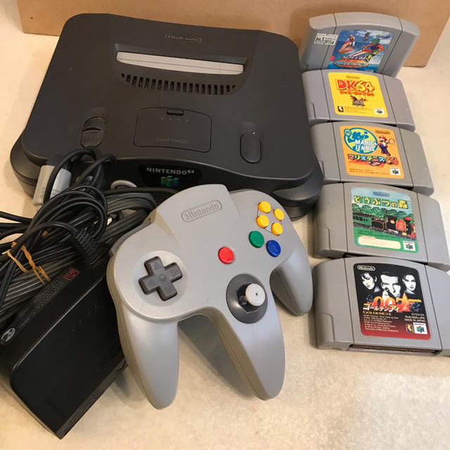 NINTENDO 64(ニンテンドウ64)のにニンテンドー64本体 ソフトセット エンタメ/ホビーのゲームソフト/ゲーム機本体(家庭用ゲーム機本体)の商品写真