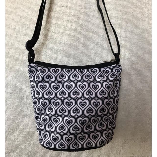 LeSportsac(レスポートサック)のレスポートサック ショルダーバッグ ハワイ限定 大人気  ビーラブド柄A17 レディースのバッグ(ショルダーバッグ)の商品写真