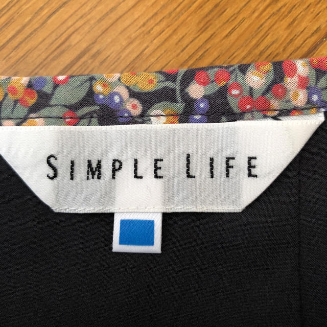 SIMPLE LIFE(シンプルライフ)のSIMPLE LIFE花柄スカート レディースのスカート(ひざ丈スカート)の商品写真