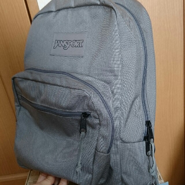 JANSPORT(ジャンスポーツ)のMilky様専用【新品未使用】JANSPORT ジャンスポ リュック グレー メンズのバッグ(バッグパック/リュック)の商品写真