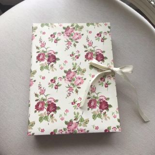 ローラアシュレイ(LAURA ASHLEY)のMinnto おりーぶ様専用ローラアシュレイ 花柄BOX(小物入れ)