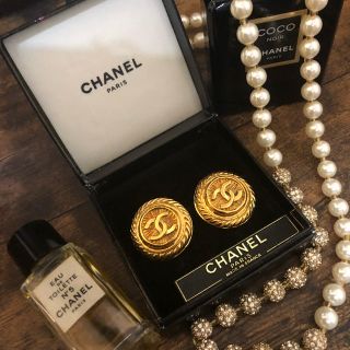 シャネル(CHANEL)のCHANEL ボタン風 イヤリング(イヤリング)