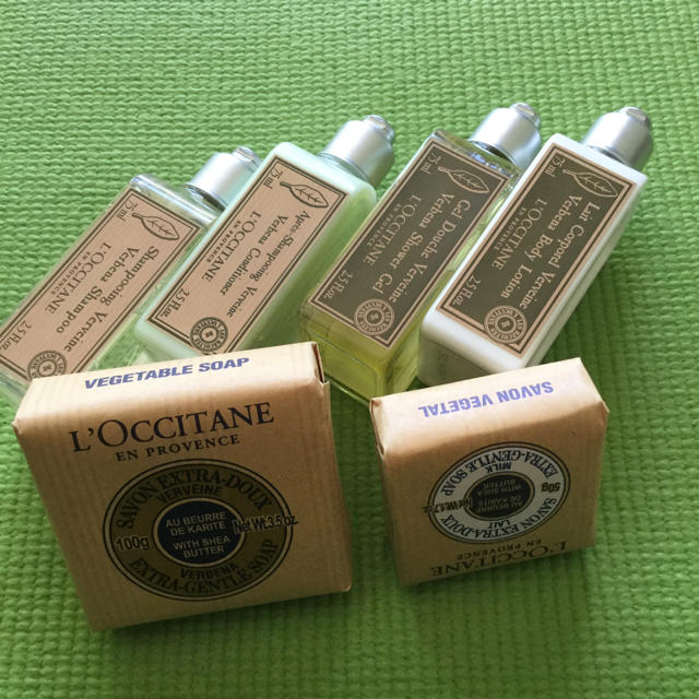 L'OCCITANE(ロクシタン)の【非売品】ロクシタン L’Occitane 化粧ポーチ レディースのファッション小物(ポーチ)の商品写真