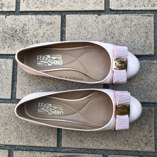 Salvatore Ferragamo(バレエシューズ ・ ベージュ系)のフリマ Salvatore Ferragamo(バレエシューズ ・ ベージュ系)のフリマ