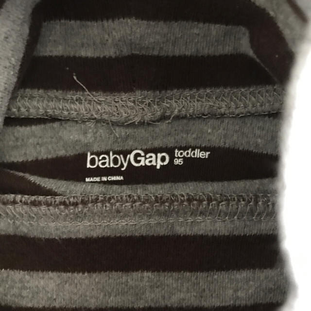 babyGAP(ベビーギャップ)の95 ギャップ タートルネック ロンT ボーダー トップス キッズ/ベビー/マタニティのキッズ服男の子用(90cm~)(Tシャツ/カットソー)の商品写真