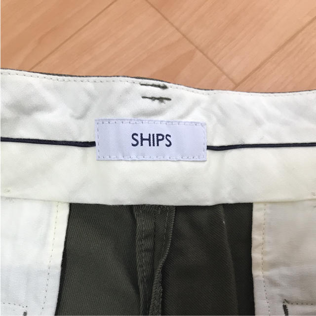 SHIPS(シップス)のSHIPS タック ボトムス カーキ M-L メンズのパンツ(ワークパンツ/カーゴパンツ)の商品写真