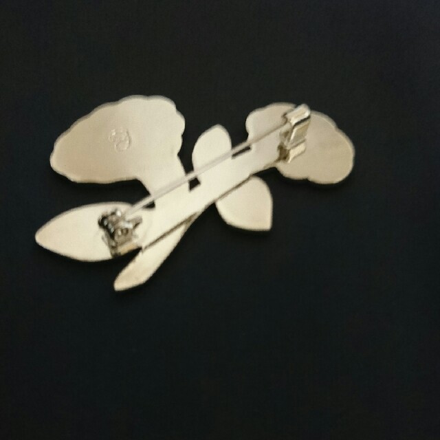 mina perhonen(ミナペルホネン)のminaperhonen 花ブローチ(淡水色) レディースのアクセサリー(ブローチ/コサージュ)の商品写真