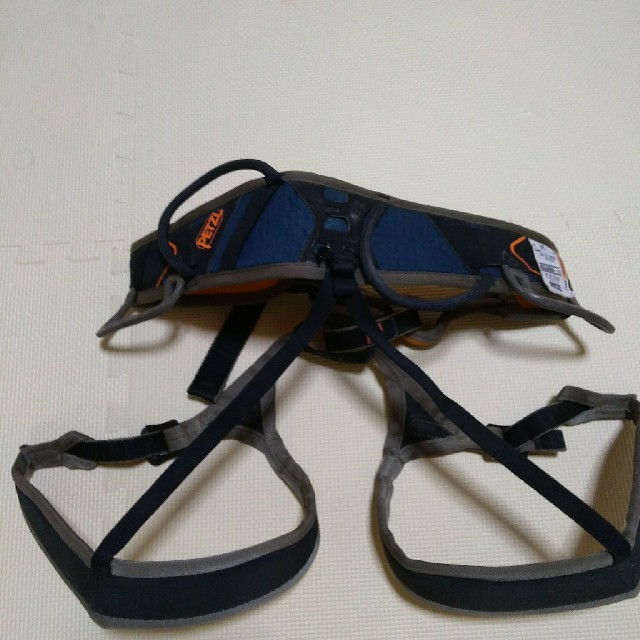 PETZL(ペツル)のPETZL ハーネス ADJAMA Mサイズ スポーツ/アウトドアのアウトドア(登山用品)の商品写真