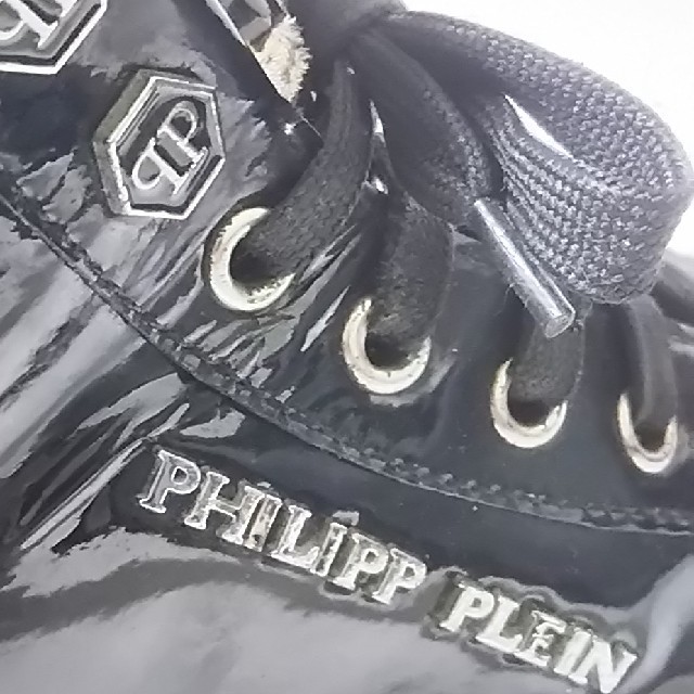 
海外限定デザイン!フィリッププレイン大人のスニーカー黒白


 メンズの靴/シューズ(スニーカー)の商品写真