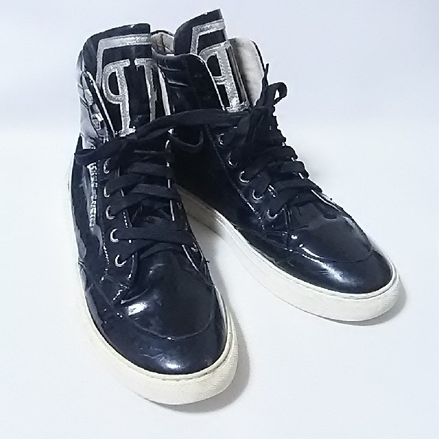 
海外限定デザイン!フィリッププレイン大人のスニーカー黒白


 メンズの靴/シューズ(スニーカー)の商品写真