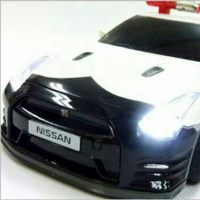 日産(ニッサン)のGTR 1/20スケール【新品未使用】最終値下げ　パトカー 　ラジコンカー エンタメ/ホビーのおもちゃ/ぬいぐるみ(ホビーラジコン)の商品写真