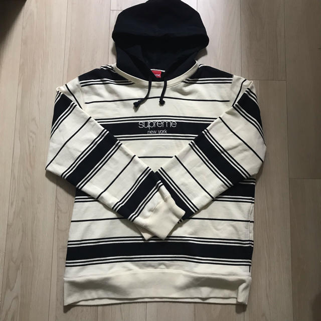 Supreme(シュプリーム)のStriped Hooded Crewneck メンズのトップス(パーカー)の商品写真