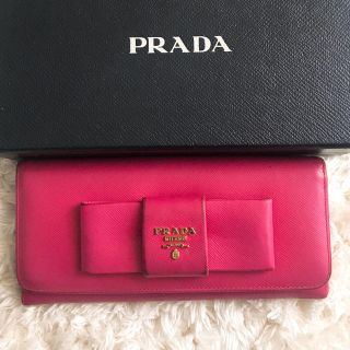 プラダ(PRADA)の☆White2❤︎様お取り置き分☆PRADA 長財布 リボン(財布)