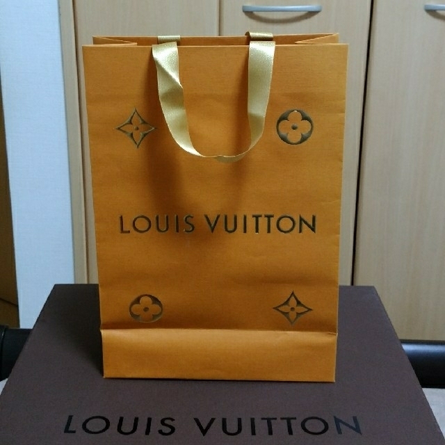 LOUIS VUITTON(ルイヴィトン)のLouis Vuitton　ショップ袋4枚セット レディースのバッグ(ショップ袋)の商品写真